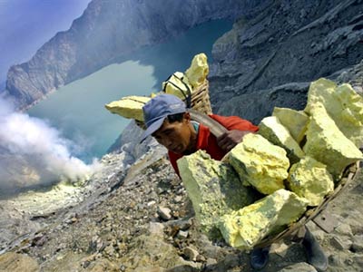 Schwefelträger, Bild: AFP schwefelträger-indonesien